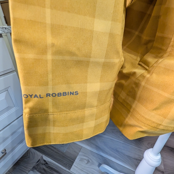 Royal Robbin Mobile Waterproof Large Gold Trench Plaid Coat, Women - Picture 8 of 11